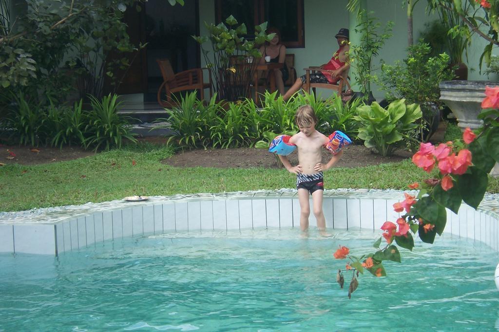 Couette-café Rumah Sawah 2*